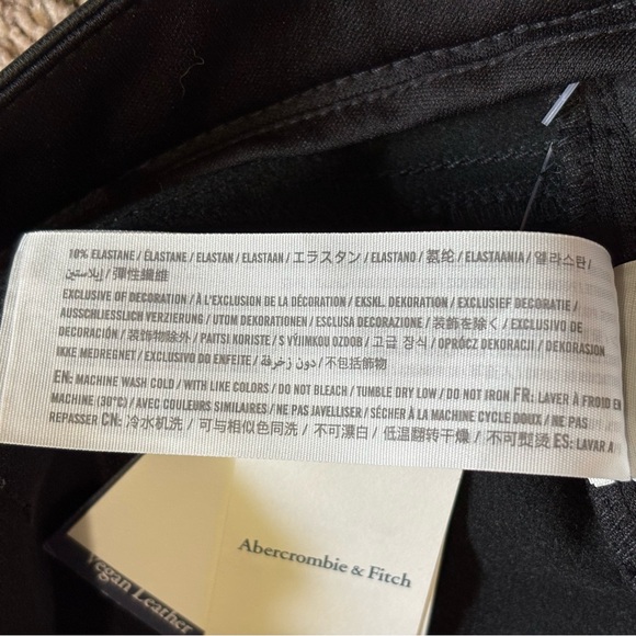 Abercrombie & Fitch 90’s Straight Ultra High Rise Black Faux Leather Pants - Picture 11 of 15